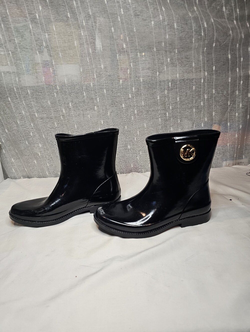 Michael Kors Black Glossy Ankle Raon Boots. Size 7